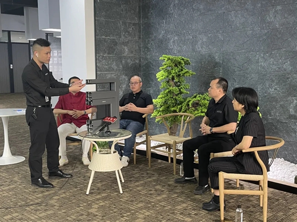 今天门窗被授予《室内铝合金平开门》新标准参编单位