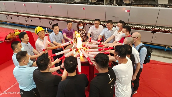 协进陶瓷智能岩板生产线成功点火