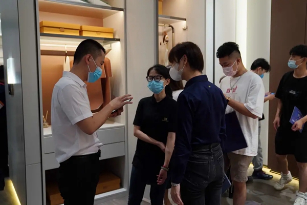 广州建博会首日盛况，玛格全屋定制惊艳亮相，引发强势围观！