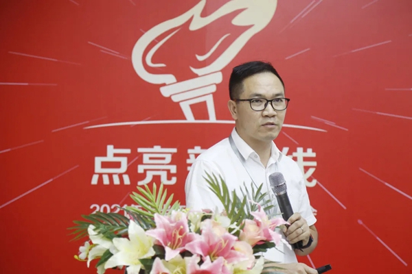 圣堡龙瓷砖年中总结暨表彰大会隆重召开！