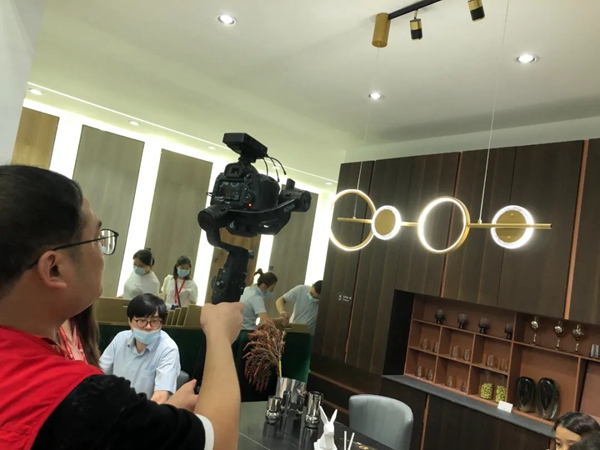 建博会首日|人潮人海中锁定兔宝宝健康家居