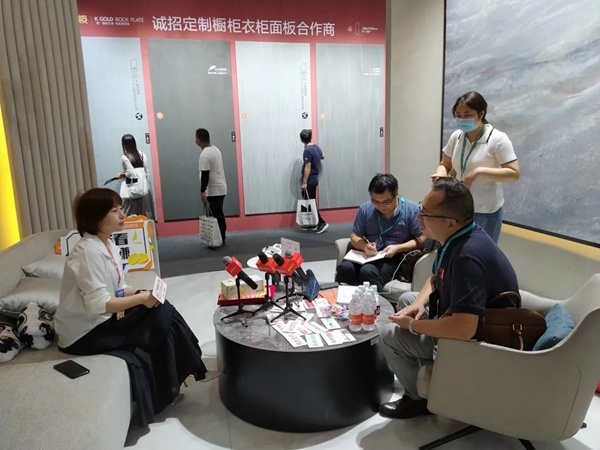 潭洲展|金丝玉玛K金星空岩板等新品大受好评