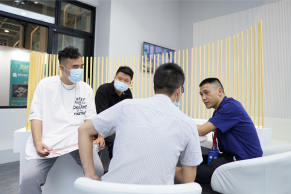 圣堡罗整体门窗亮相中国建博会（广州），科技酷炫，展位火炎焱燚！