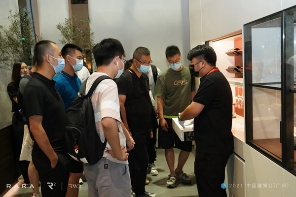 RARA 2021全系新品引领建博会风潮，国际知名设计大咖黄志达先生莅临RARA展位参观！