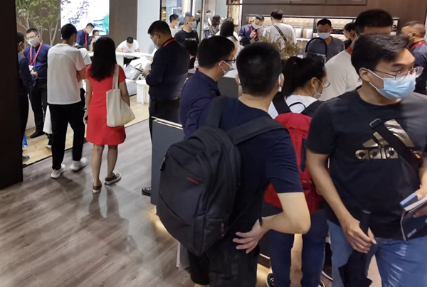 大师设计加持，建博会百能橱柜首日大放异彩！