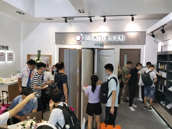 欧派木门实力亮相建博会|赋能健康家居 共谋宏图大业
