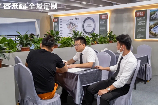 客来福全屋定制实力抢镜，引爆展会新高潮