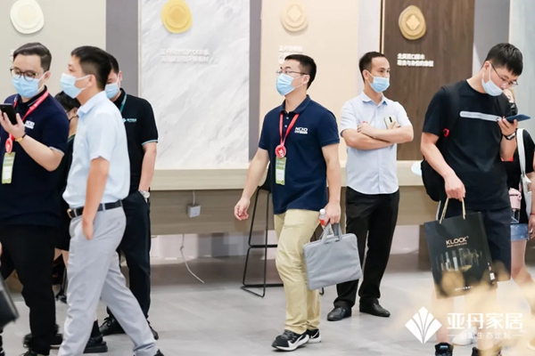 首日盛况丨广州建博会盛大开幕，亚丹家居生态风风靡全场！