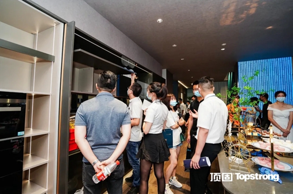 顶固全屋定制广州建博会首日盛况回顾!携“梦”领略高定智慧人居 顶固全屋定制广州建博会首日盛况回顾!携“梦”领略高定智慧人居