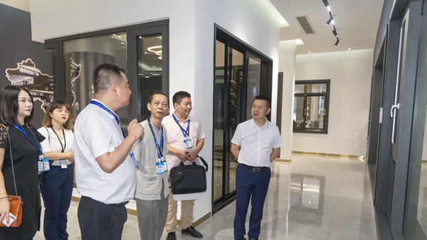 德技优品门窗:中国建筑材料流通协会莅临交流 共促发展 德技优品门窗:中国建筑材料流通协会莅临交流 共促发展