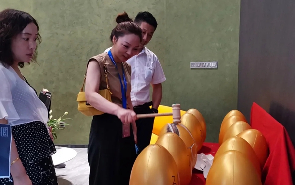 遇见微水泥|签下28单！意库马艺术涂料夏季财富峰会顺利收官！