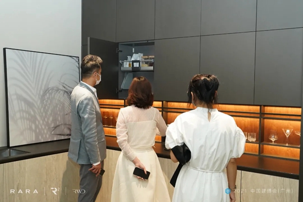 RARA 2021全系新品引领建博会风潮，国际知名设计大咖黄志达先生莅临RARA展位参观！