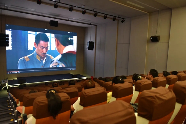 领绣墙布|心中有党不忘初心，公司组织开展红色观影活动