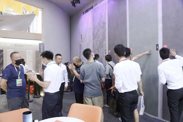 潭洲展|金丝玉玛K金星空岩板等新品大受好评