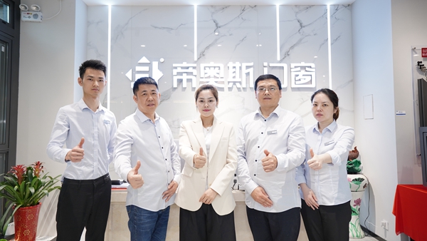 90后女老板创业  连开三家店