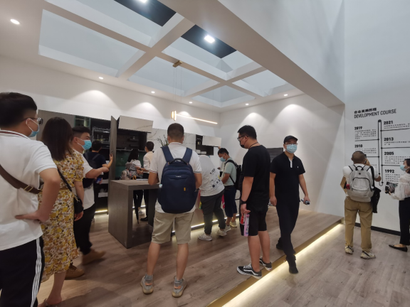 ​2021中国建博会（广州）|兔宝宝健康家居韩静：制定三大战略部署计划