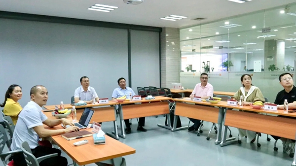 全联房地产商会孟繁军等领导一行莅临轩尼斯门窗参观指导