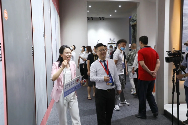 潭洲展|金丝玉玛K金星空岩板等新品大受好评