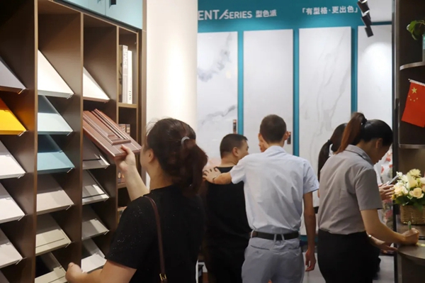 超600㎡地标式展厅荣耀绽放！90度家居西宁旗舰店隆重开业！
