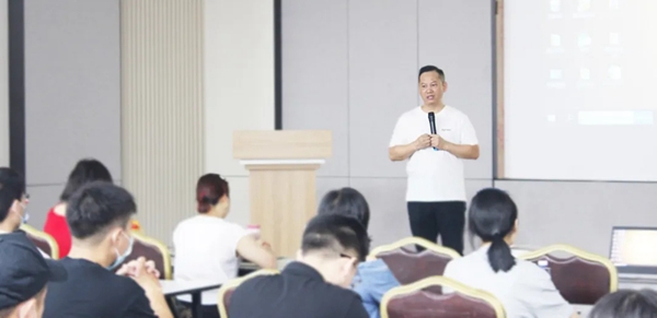 万格丽不锈钢厨柜·全屋定制终端培训“第三期特训营”圆满结业 万格丽不锈钢厨柜·全屋定制终端培训“第三期特训营”圆满结业
