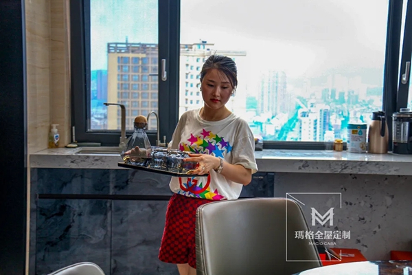 玛格全屋定制|350㎡两层复式,客厅&餐厅拥有180°全景落地窗 玛格全屋定制|350㎡两层复式,客厅&餐厅拥有180°全景落地窗