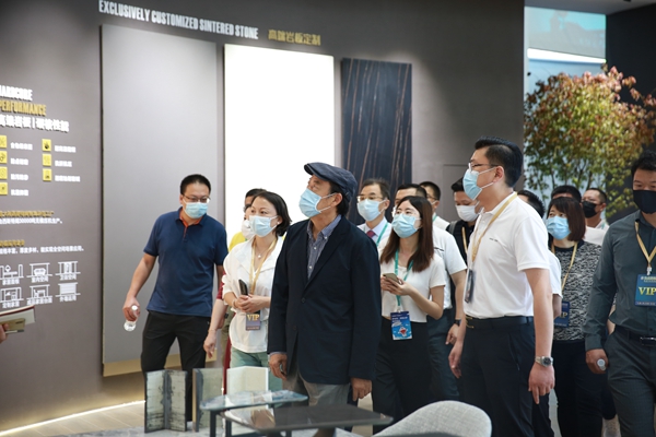 欧神诺瓷砖携新品岩板惊艳亮相潭洲陶瓷展