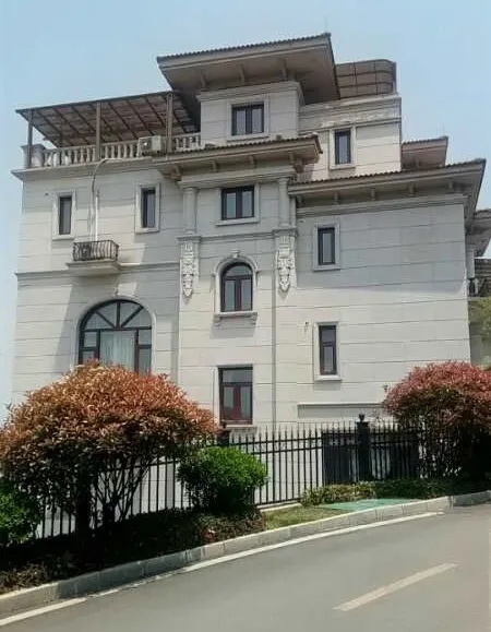 伊美德门窗总部项目小组驱车实地测量 帮扶到家