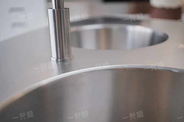法迪奥不锈钢艺术家居|家里橱柜怎么选既好看又实用？