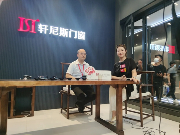 让世界看得见|轩尼斯门窗荣登CCTV《新闻直播间》!