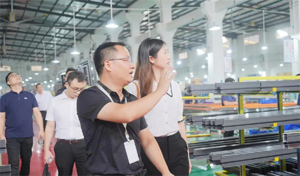 伊盾门窗|高要区政府领导莅临公司交流指导
