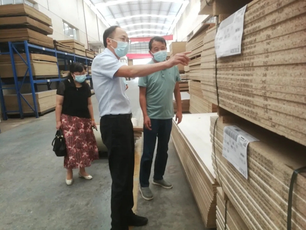 家由莱全屋定制|巴南区区委常委一行莅临指导工作 家由莱全屋定制|巴南区区委常委一行莅临指导工作