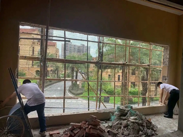 伊美德门窗总部项目小组驱车实地测量 帮扶到家