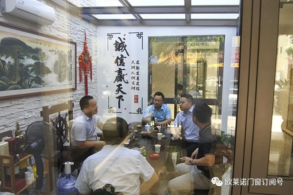 欧莱诺门窗走访经销商客户，用真诚赢得客户！