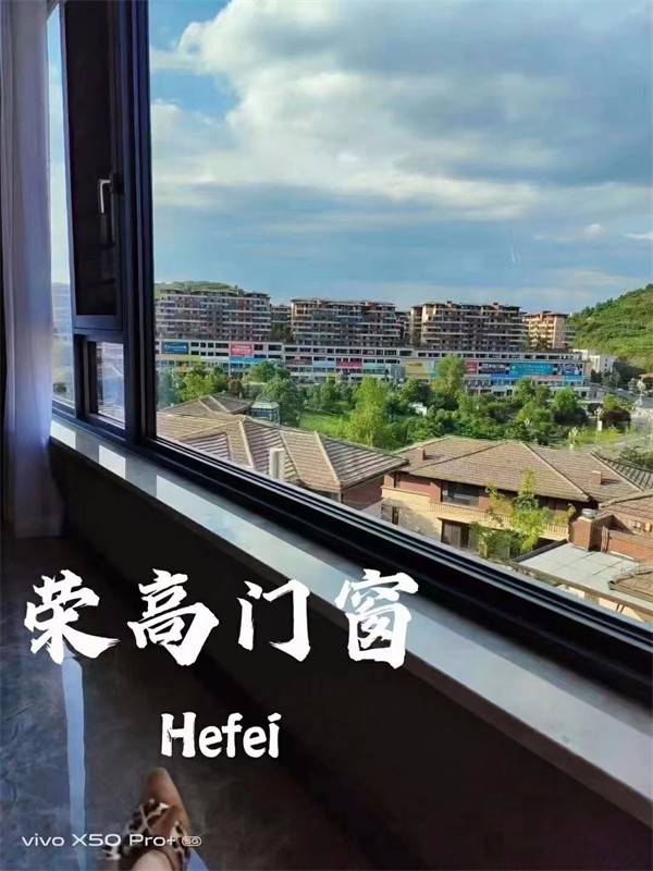 荣高门窗：超大落地窗的家居设计，经典不过时！
