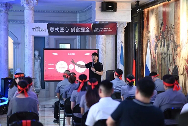 塔萨尼艺术涂料派发金钥匙，全国招募合伙人！