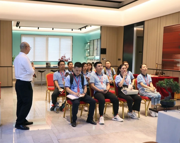 广东省橱柜业商会秘书长钟娟一行莅临佳居乐高端全屋定制参观交流