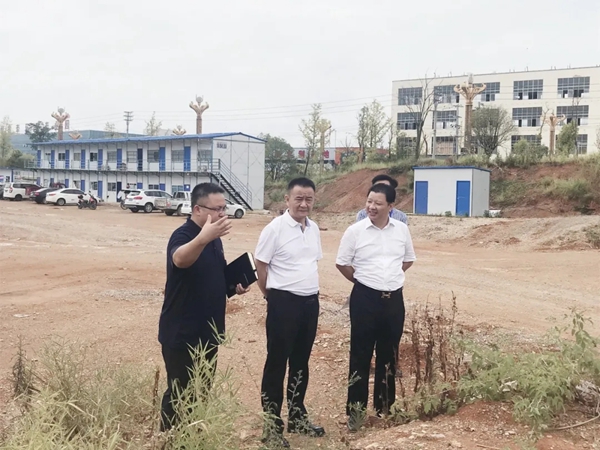 凯里市政协主席巫贵生一行视察唯妮尔西南制造基地