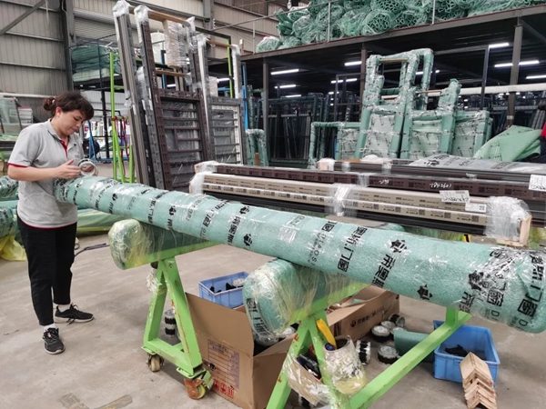 帝奥斯门窗解锁门窗从包装到安装过程