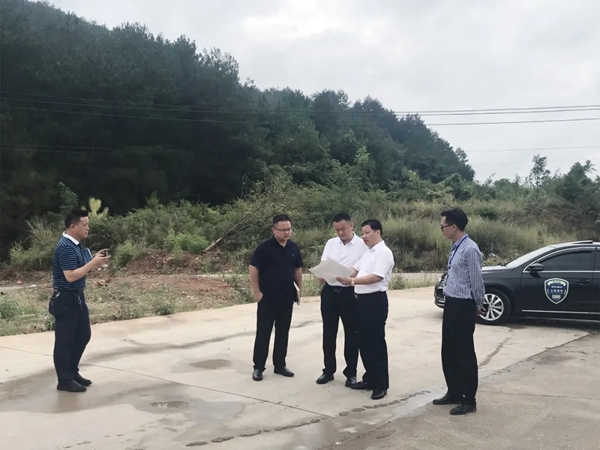 凯里市政协主席巫贵生一行视察唯妮尔西南制造基地
