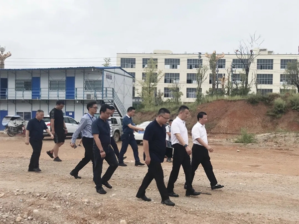 凯里市政协主席巫贵生一行视察唯妮尔西南制造基地