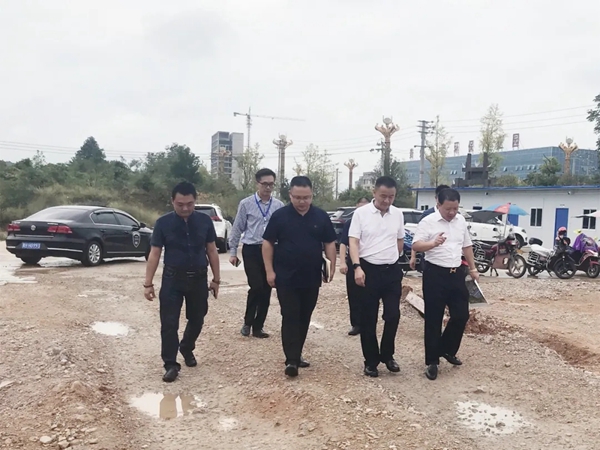 凯里市政协主席巫贵生一行视察唯妮尔西南制造基地