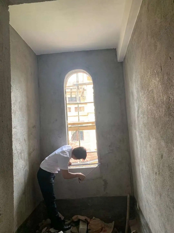 伊美德门窗总部项目小组驱车实地测量 帮扶到家