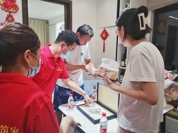 完美诠释“用光看见声音”，马可波罗陶瓷致敬榜样人物