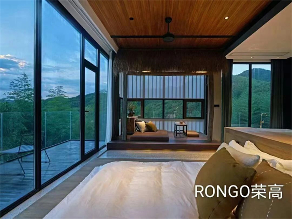 荣高门窗：超大落地窗的家居设计，经典不过时！