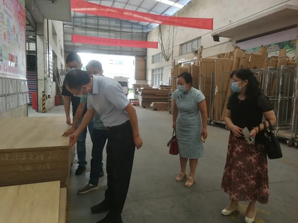 家由莱全屋定制|巴南区区委常委一行莅临指导工作 家由莱全屋定制|巴南区区委常委一行莅临指导工作