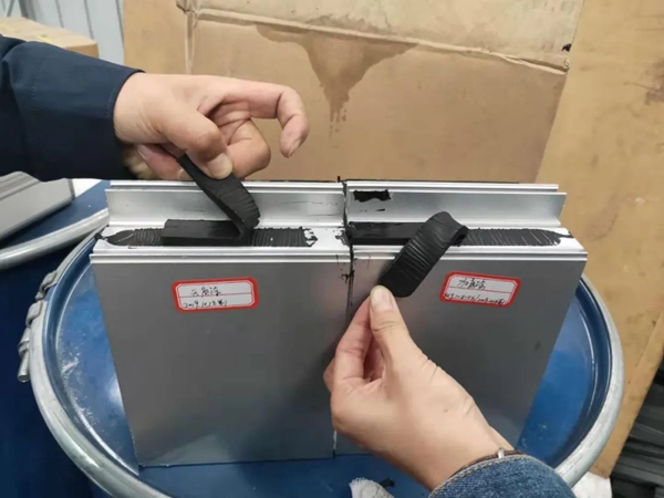 经典见证品质，安泰建筑胶服务成都新地标