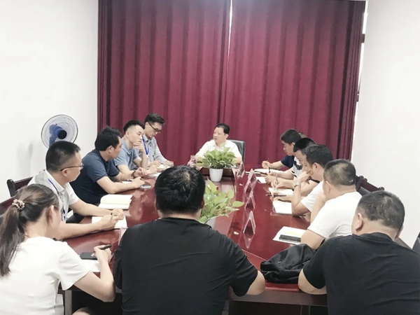 凯里市政协主席巫贵生一行视察唯妮尔西南制造基地