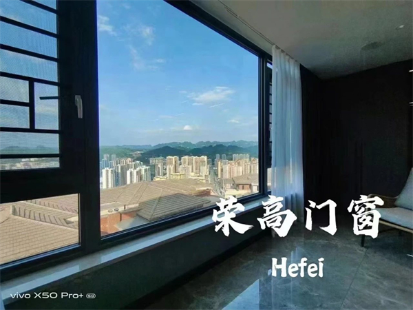 荣高门窗：超大落地窗的家居设计，经典不过时！