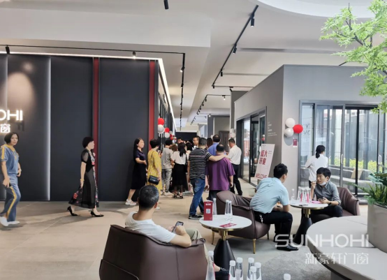 新豪轩门窗华南直营1号店盛装启航,擎领门窗行业模式创新