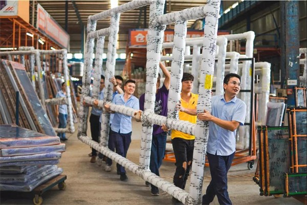 裕安门窗丨喜迎国庆 全力以赴力争保质保量